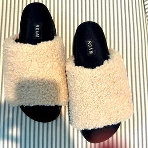 Never worn Roam slippers
